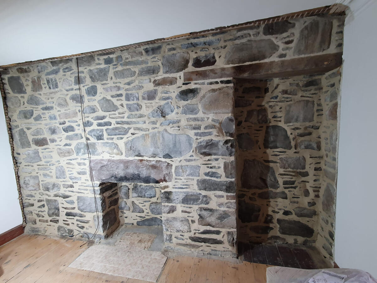 Stone wall cleaning in Highlands